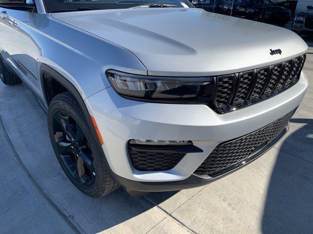 new 2024 Jeep Grand Cherokee car, priced at $40,596