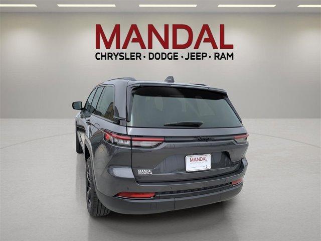 new 2025 Jeep Grand Cherokee car, priced at $45,230