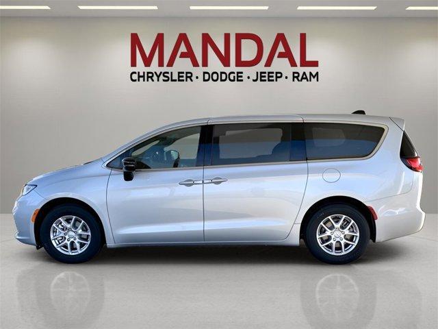 new 2026 Chrysler Pacifica car, priced at $39,612