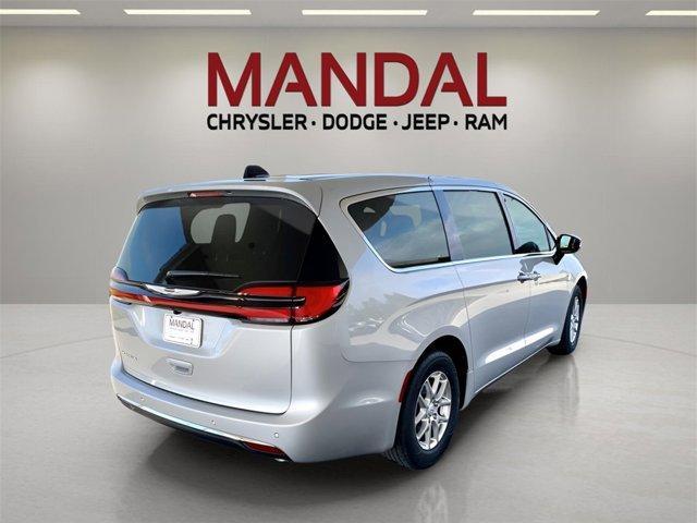 new 2026 Chrysler Pacifica car, priced at $39,612