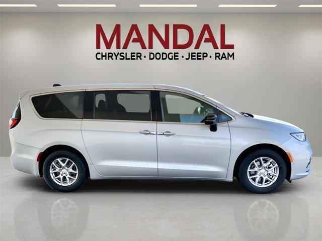 new 2026 Chrysler Pacifica car, priced at $39,612