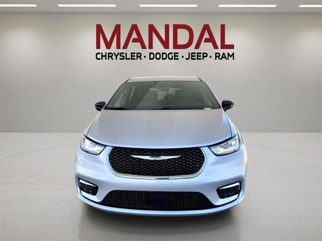 new 2026 Chrysler Pacifica car, priced at $39,612