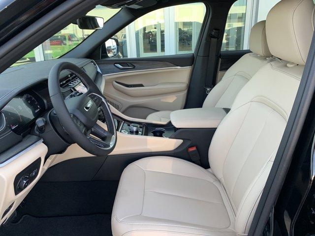 new 2025 Jeep Grand Cherokee car, priced at $44,018