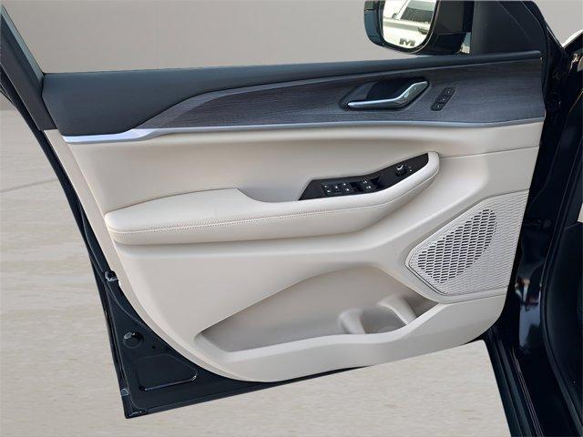 new 2025 Jeep Grand Cherokee car, priced at $44,784