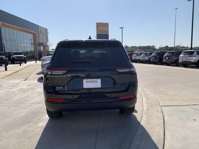 new 2025 Jeep Grand Cherokee car, priced at $44,018