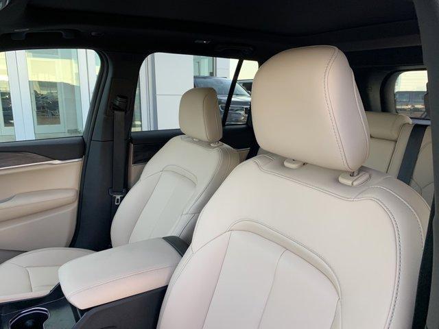new 2025 Jeep Grand Cherokee car, priced at $44,018