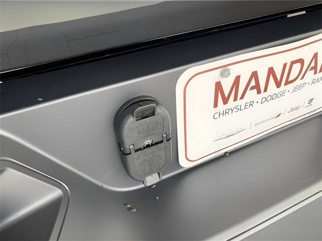 new 2025 Jeep Gladiator car, priced at $43,657