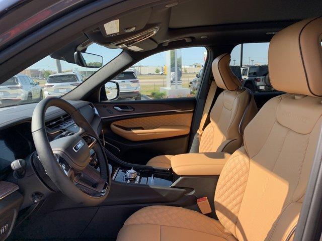 new 2025 Jeep Grand Cherokee car, priced at $56,424