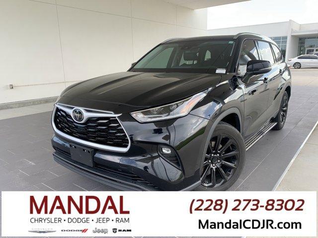 used 2021 Toyota Highlander car, priced at $29,700