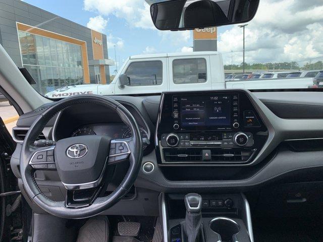 used 2021 Toyota Highlander car, priced at $31,500