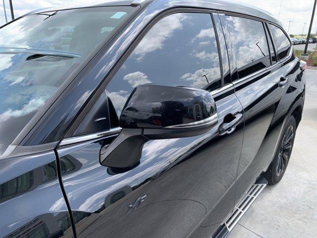 used 2021 Toyota Highlander car, priced at $31,500