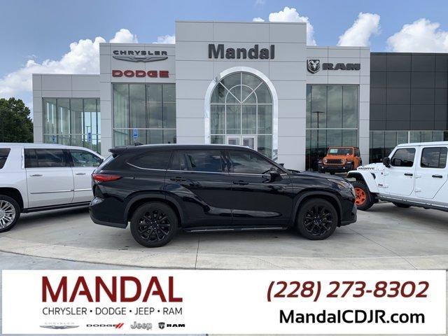 used 2021 Toyota Highlander car, priced at $31,500