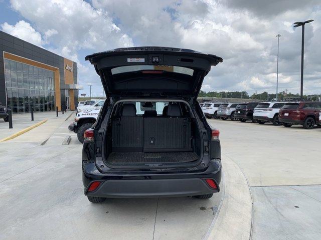 used 2021 Toyota Highlander car, priced at $31,500
