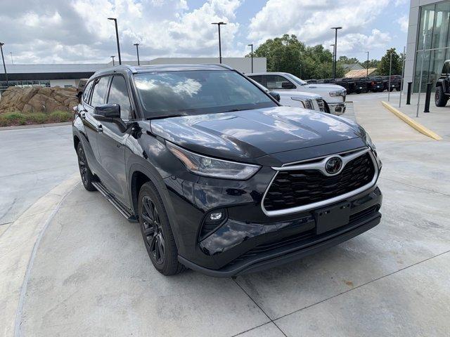 used 2021 Toyota Highlander car, priced at $31,500