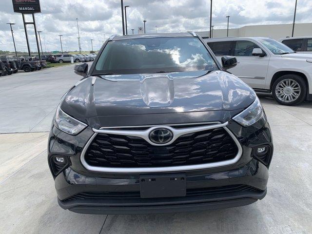 used 2021 Toyota Highlander car, priced at $31,500