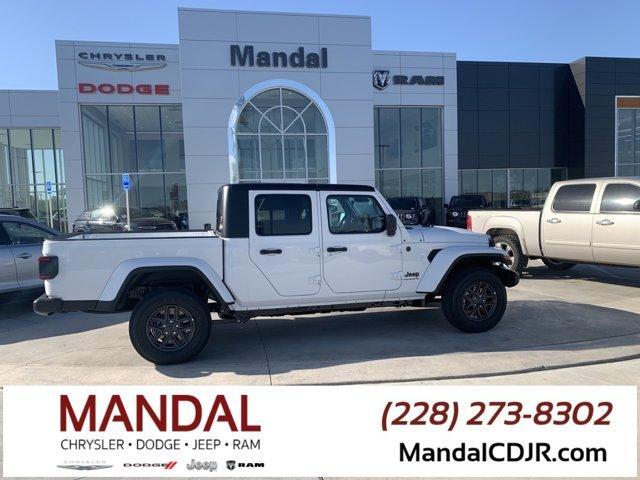 new 2024 Jeep Gladiator car, priced at $43,565