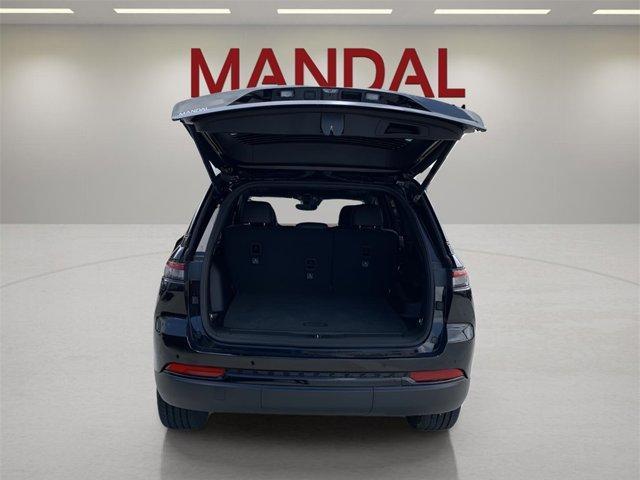 new 2025 Jeep Grand Cherokee car, priced at $40,164