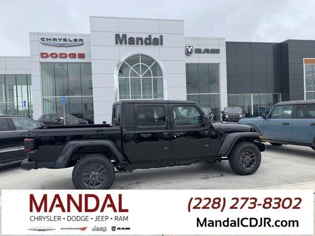 new 2024 Jeep Gladiator car, priced at $43,114