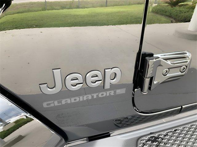 new 2025 Jeep Gladiator car, priced at $43,657