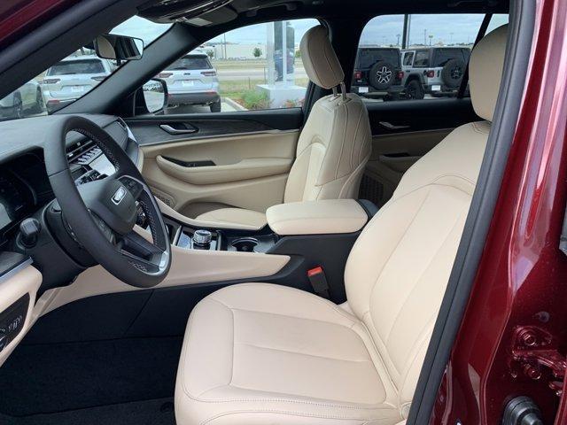 new 2025 Jeep Grand Cherokee car, priced at $44,890