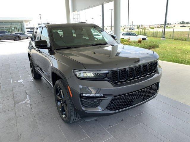 new 2025 Jeep Grand Cherokee car, priced at $46,301