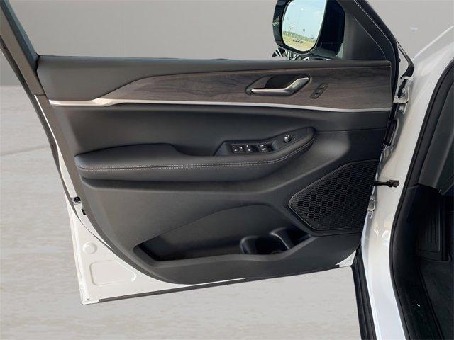 new 2025 Jeep Grand Cherokee car, priced at $45,075