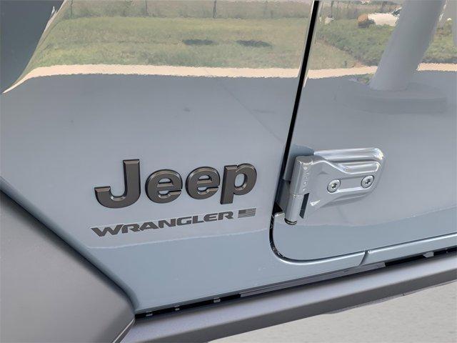 new 2025 Jeep Wrangler car, priced at $51,986