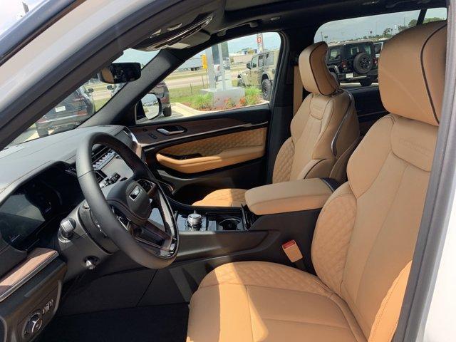 new 2025 Jeep Grand Cherokee car, priced at $53,686