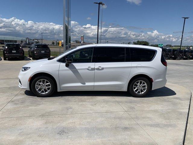 used 2024 Chrysler Pacifica car, priced at $31,000