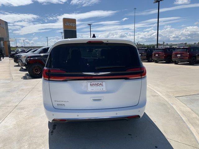 used 2024 Chrysler Pacifica car, priced at $31,000