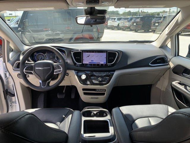 used 2024 Chrysler Pacifica car, priced at $31,000