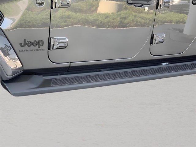 new 2025 Jeep Gladiator car, priced at $47,675