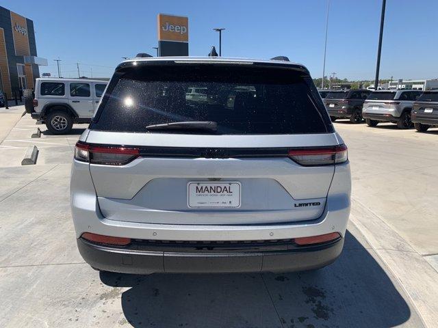 new 2024 Jeep Grand Cherokee car, priced at $49,805