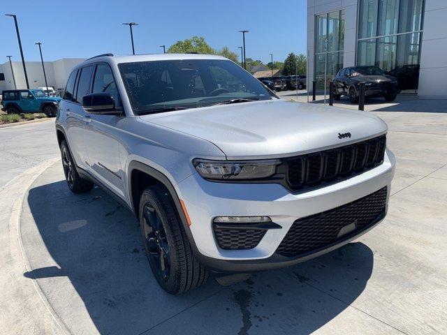 new 2024 Jeep Grand Cherokee car, priced at $49,805