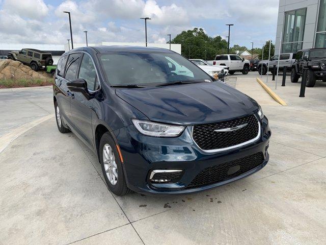 new 2025 Chrysler Pacifica car, priced at $41,427