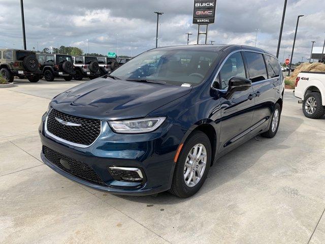 new 2025 Chrysler Pacifica car, priced at $41,427