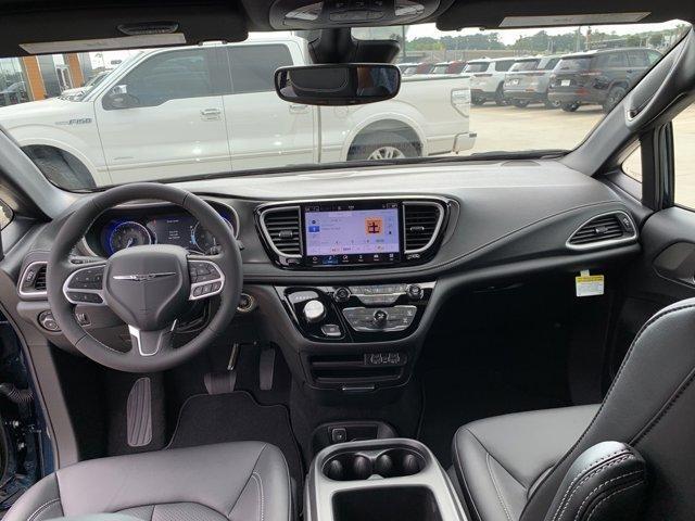 new 2025 Chrysler Pacifica car, priced at $41,427