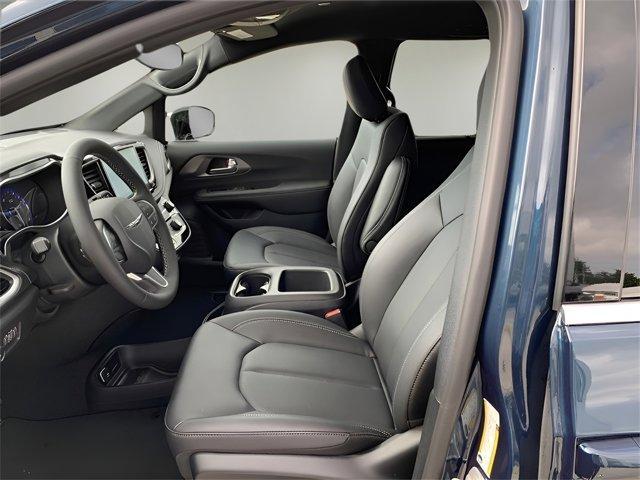 new 2025 Chrysler Pacifica car, priced at $41,427