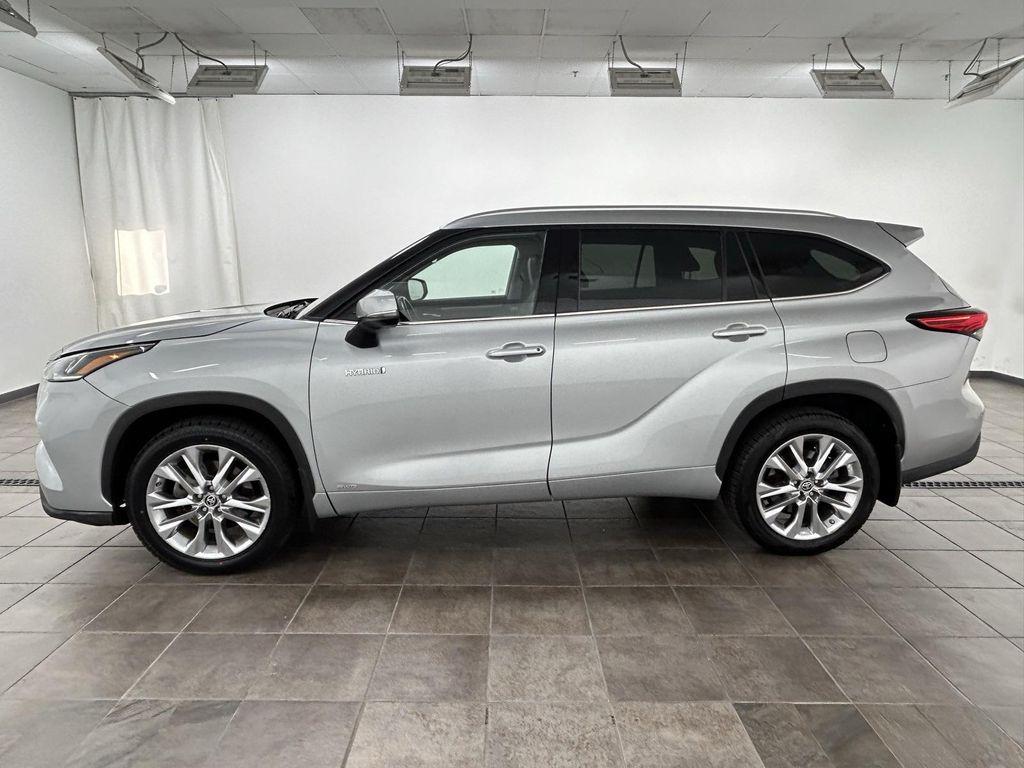 used 2020 Toyota Highlander Hybrid car, priced at $33,195