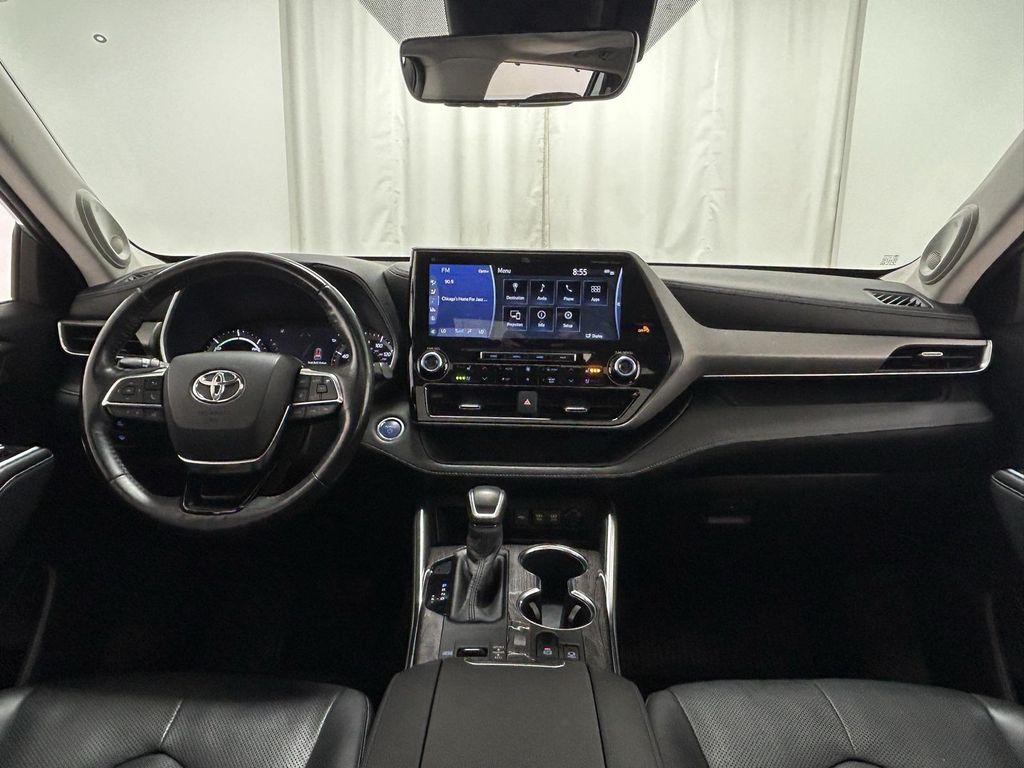 used 2020 Toyota Highlander Hybrid car, priced at $33,195