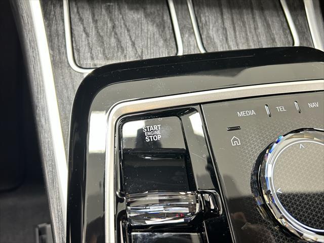 new 2025 BMW 760 car, priced at $129,025