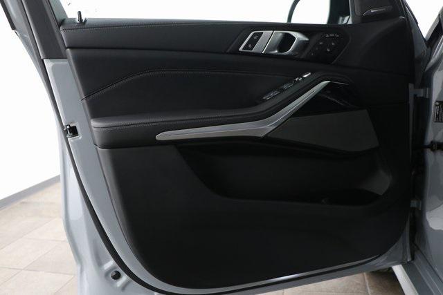 new 2025 BMW X7 car, priced at $117,000