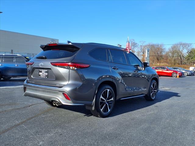 used 2022 Toyota Highlander car, priced at $40,995