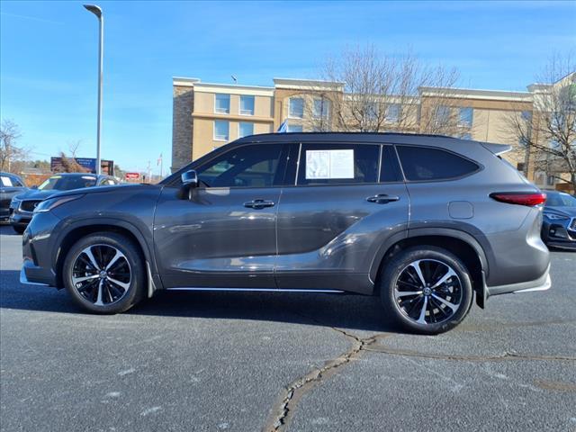 used 2022 Toyota Highlander car, priced at $40,995