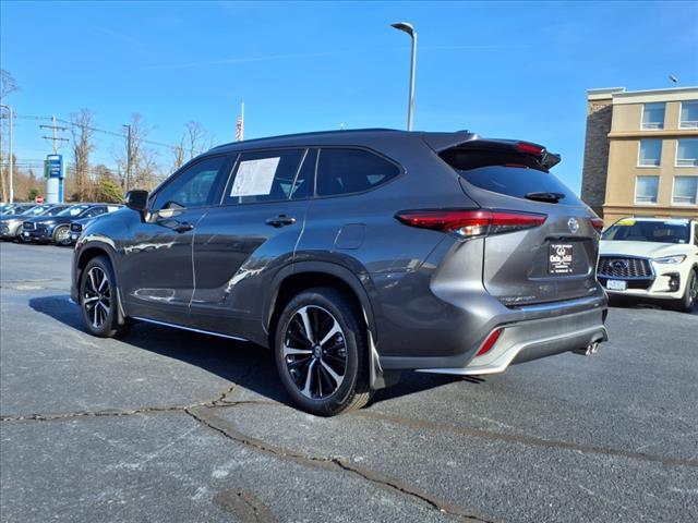 used 2022 Toyota Highlander car, priced at $40,995