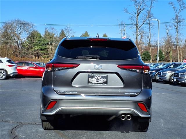 used 2022 Toyota Highlander car, priced at $40,995