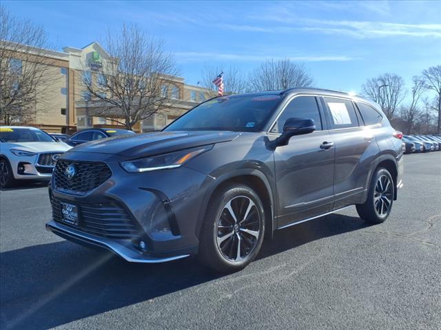 used 2022 Toyota Highlander car, priced at $40,995