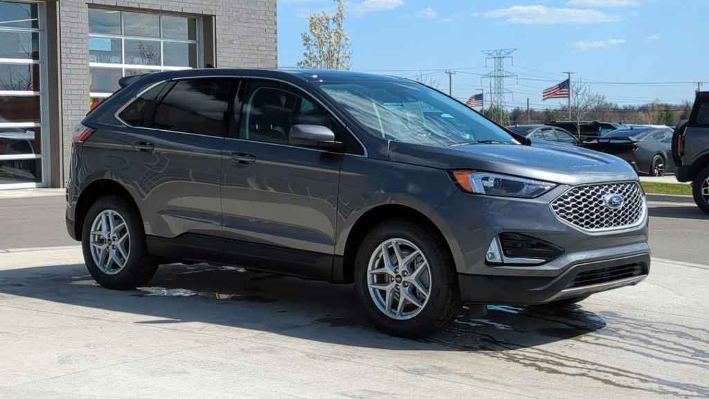 new 2024 Ford Edge car, priced at $41,185