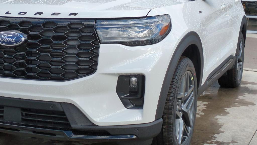 new 2025 Ford Explorer car, priced at $49,893