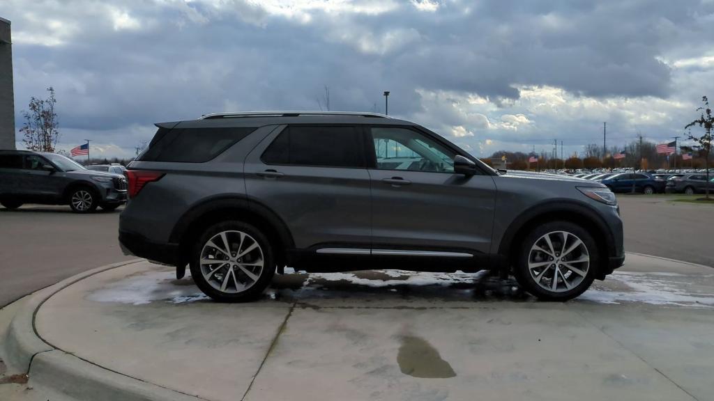 new 2025 Ford Explorer car, priced at $55,797